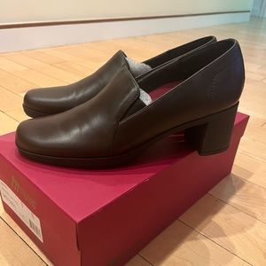 Never worn chunky Munro pumps